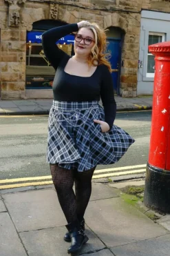 Fishnet Tights - Traditional in Black
